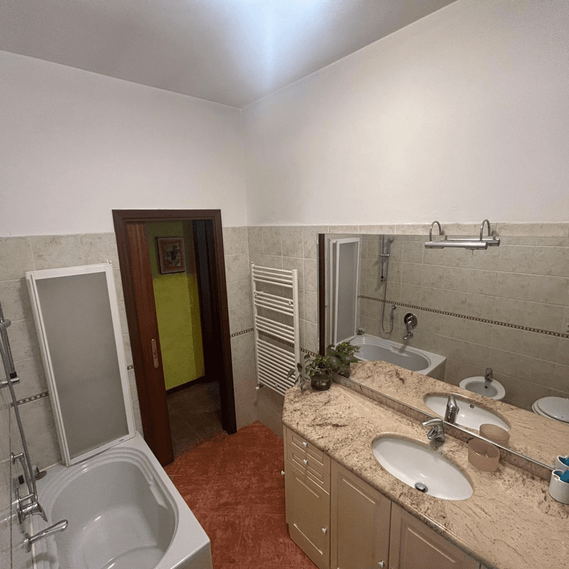 Stanza in appartamento in Via Virgilio, Rho