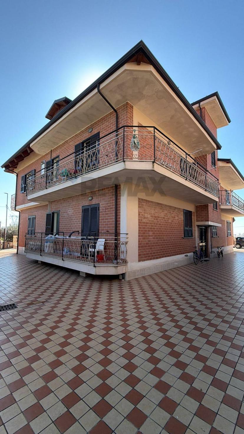 Casa indipendente in Via IV Novembre 236, Carinola — foto 3 di 5