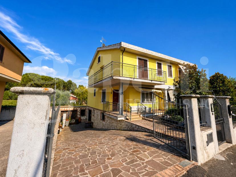 Villa bifamiliare, Giove — foto 4 di 5