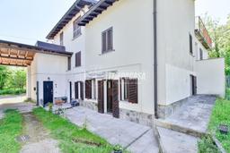 Trilocale in Via Casnate, Navedano 36, Senna Comasco