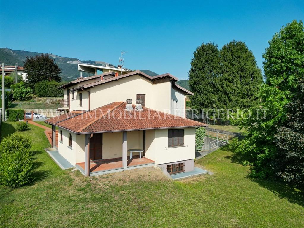 Villa in Via Uccellanda 4, Caprino Bergamasco