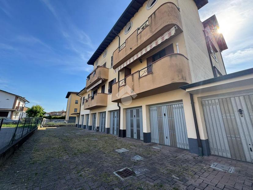 Trilocale in Via Vincenzo Bellini 8, Vailate — foto 2 di 5