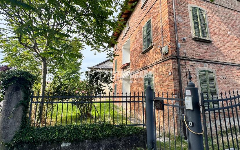 Casa indipendente in Via Adolfo Grassi, Reggio nell'Emilia — foto 2 di 5