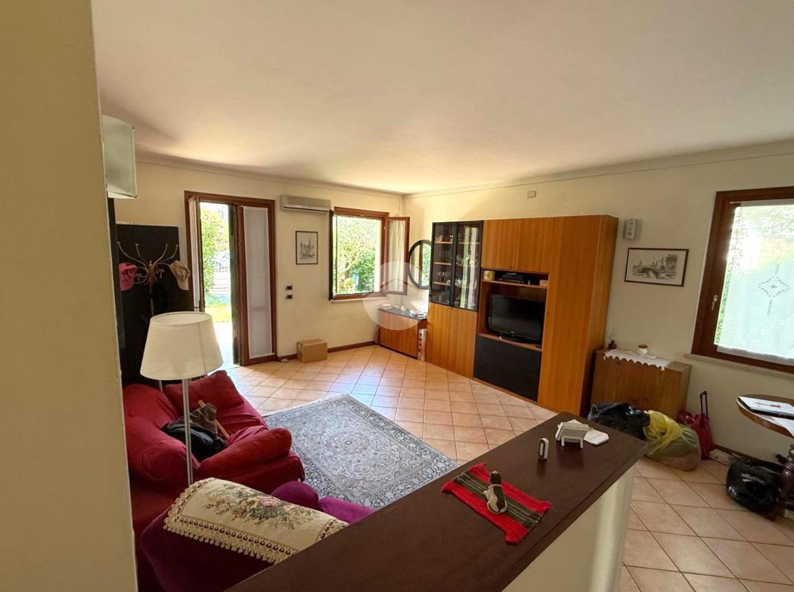 Villa in Via Fratelli Cervi 33, Borgo Virgilio