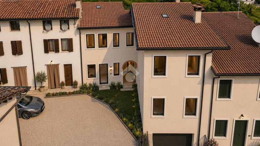 Casa indipendente in Via Salgaroli, San Giovanni Ilarione — foto 2 di 5