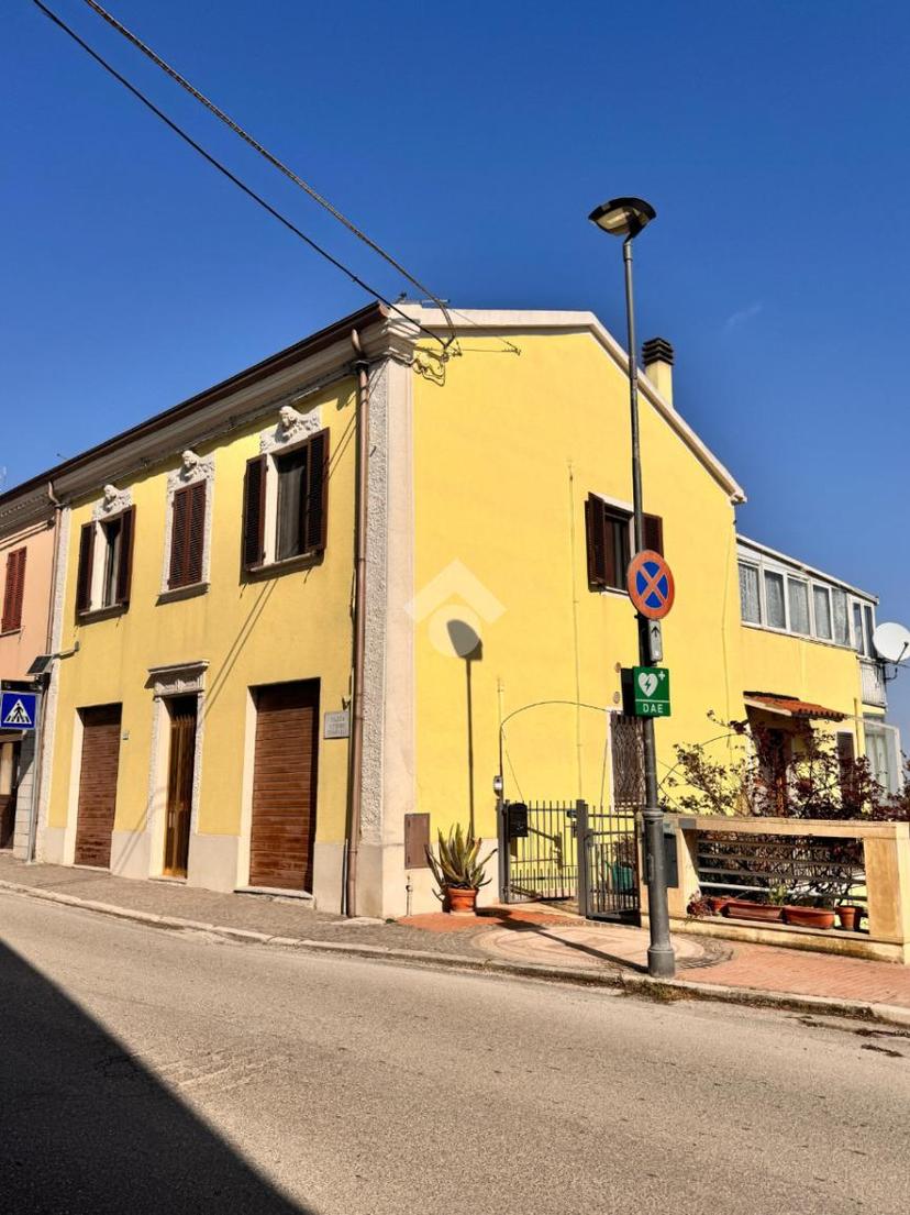 Casa indipendente in Via Roma, Tavoleto — foto 2 di 5