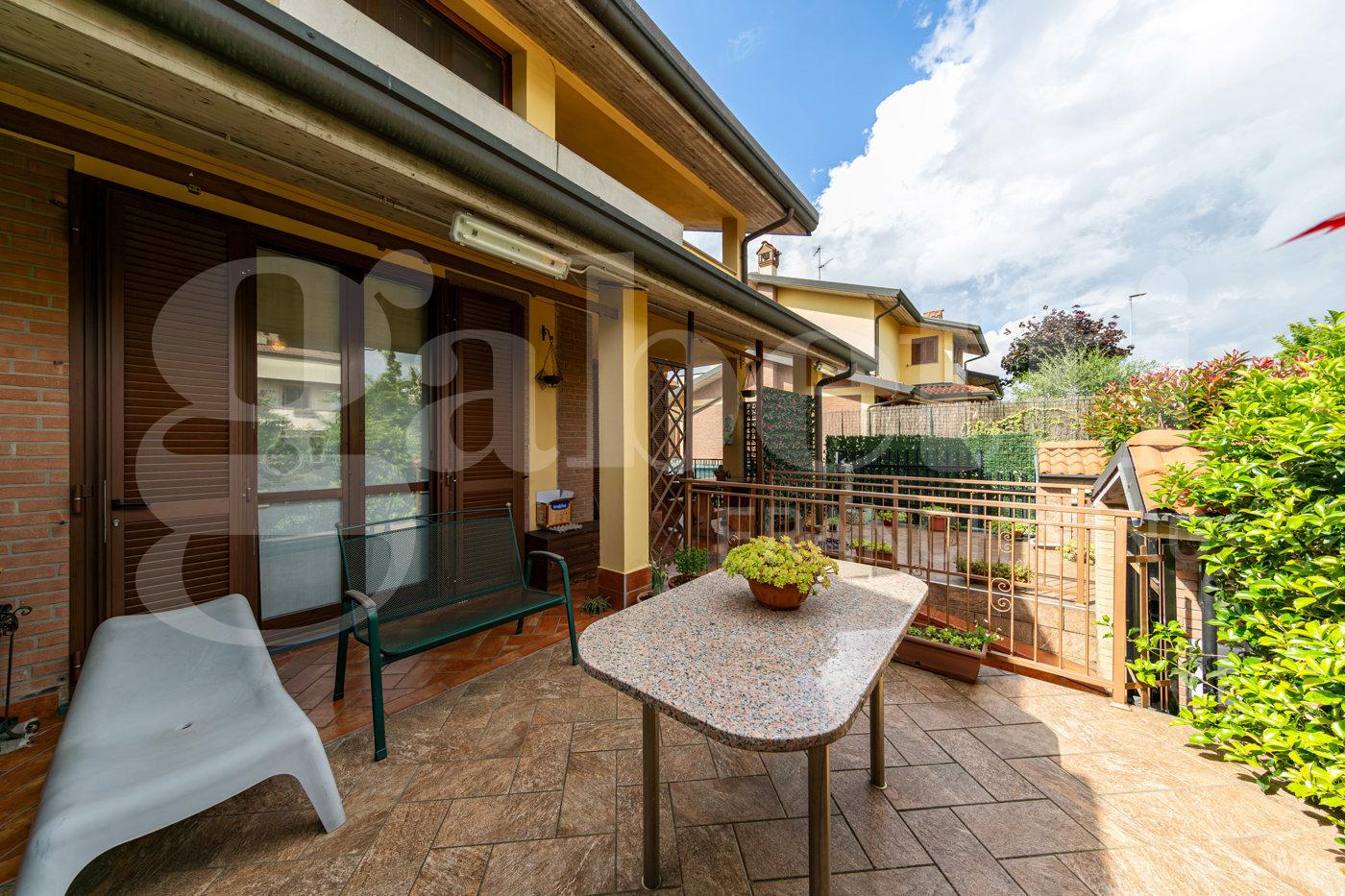 Villa a schiera in Via Don Miglietti 10, Trezzano Rosa