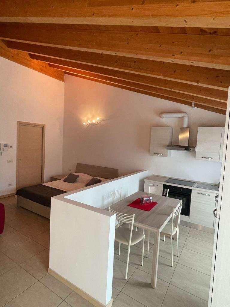 Loft in Via Aldo Moro  22, Travedona-Monate — foto 4 di 5