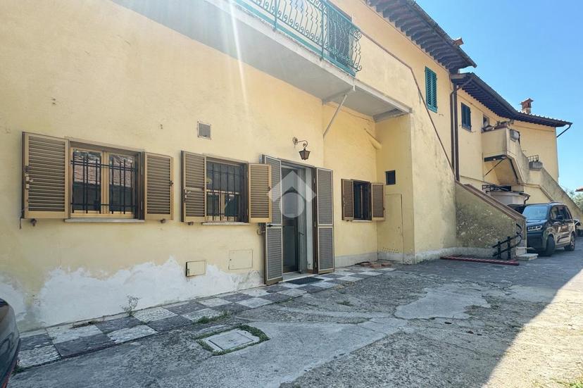 Casa indipendente in Via delle Cave 10, Prato