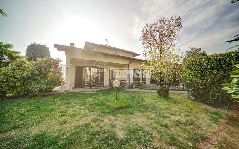 Villa in Via Aspesi Gaetano, Samarate — foto 2 di 5