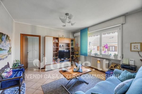 Bilocale in Via XXV Aprile 85, Buguggiate