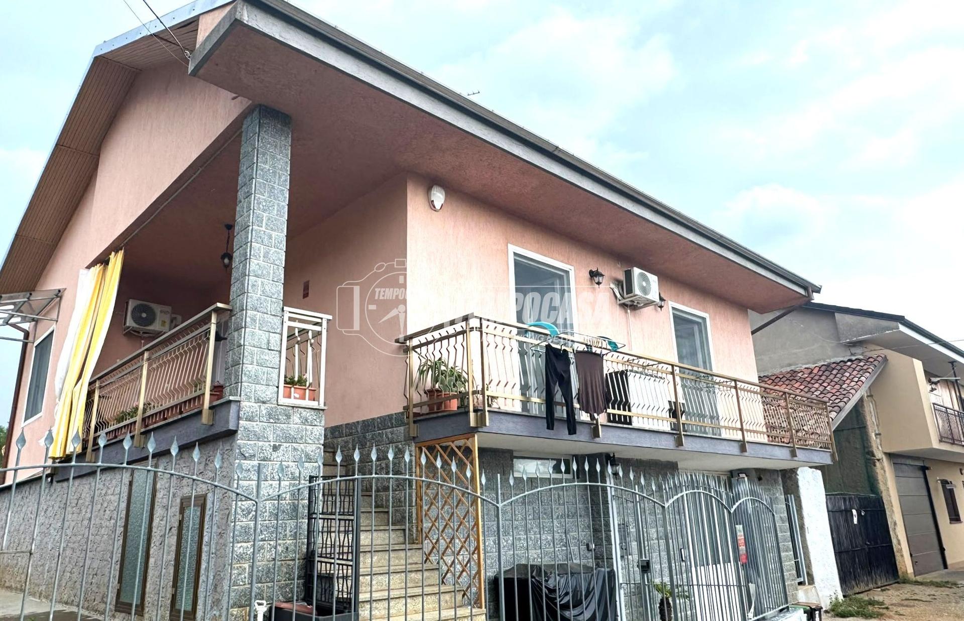 Appartamento in Via Baratonia 12, La Cassa