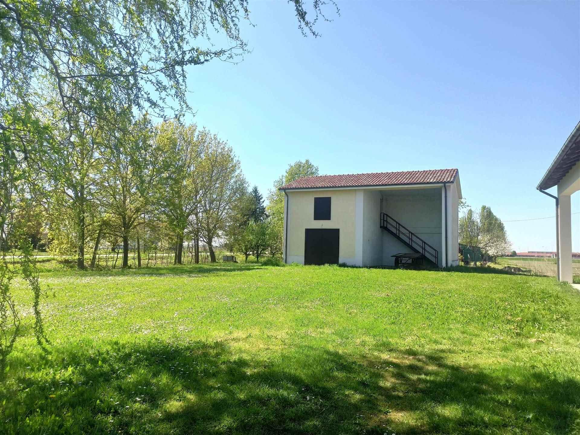 Casa indipendente in Via delle Valli, Mirandola