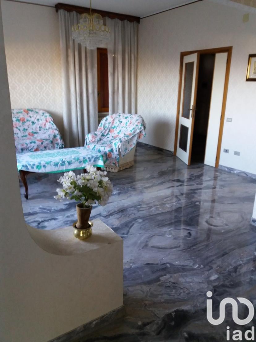 Villa in Strada Via San Salvatore, Castiglione Messer Raimondo — foto 4 di 5