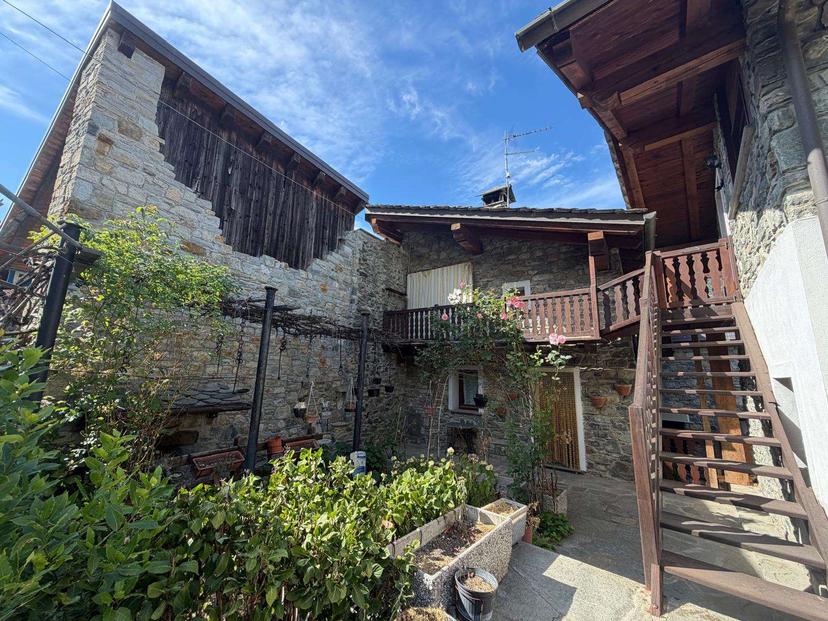 Casa indipendente in Località Tzesanuova, Pontey