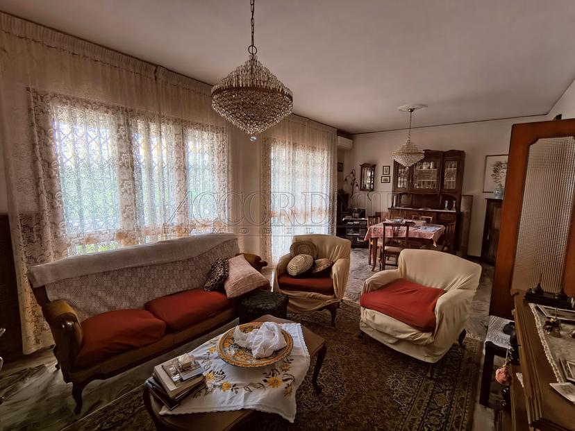 Casa indipendente in Via Altichieri da Zevio, Padova — foto 3 di 5
