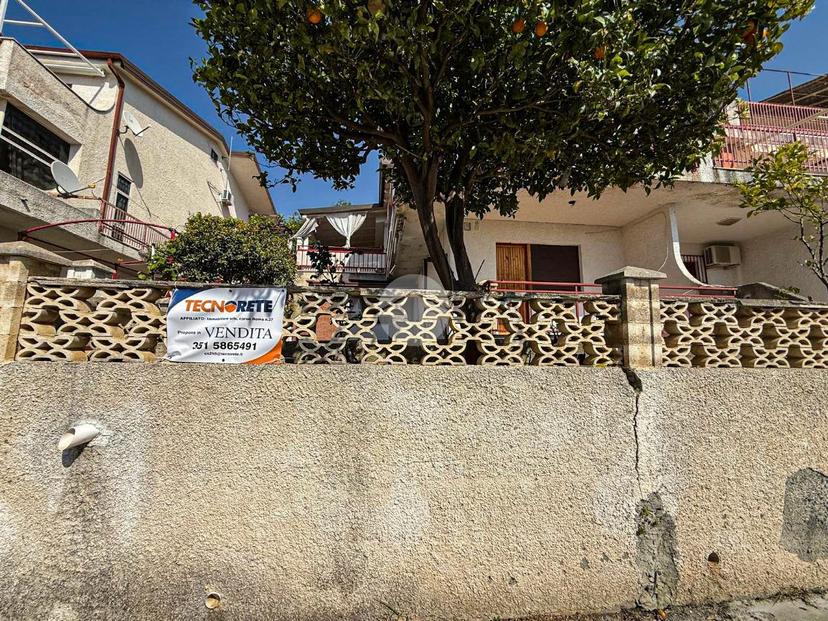 Trilocale in Viale Paradiso 11, Falconara Albanese — foto 3 di 5