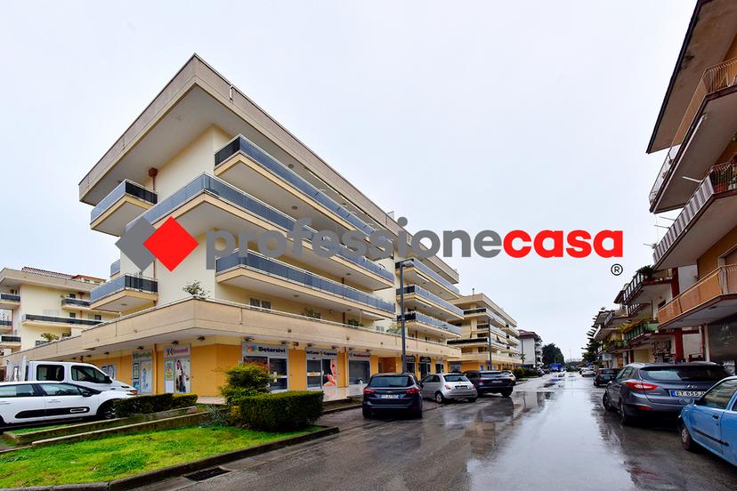 Quadrilocale in Viale Italia 17, San Nicola la Strada — foto 4 di 5