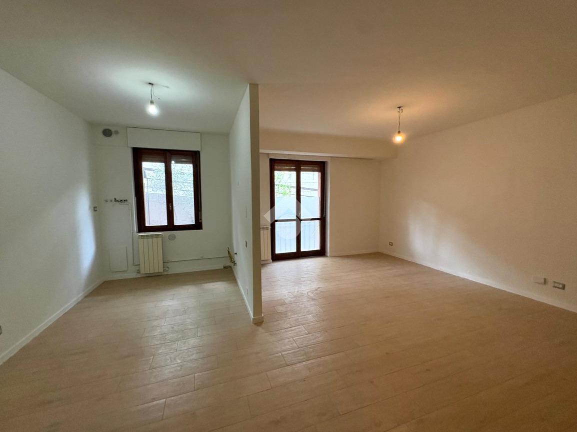 Trilocale in Via Mentana 41, Monza