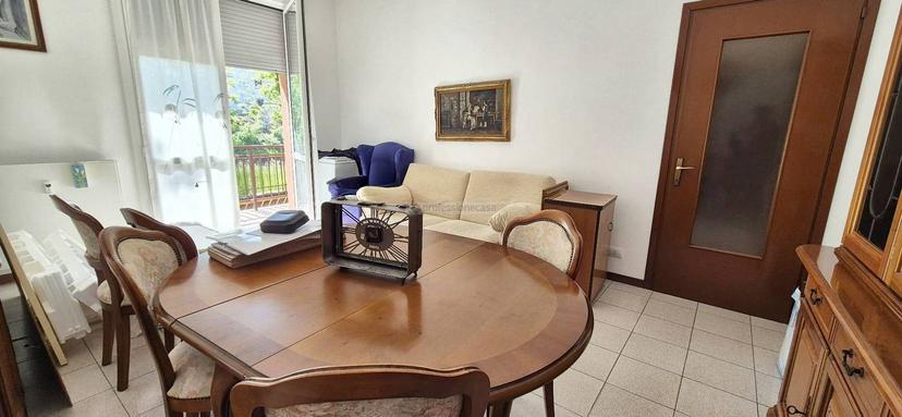 Trilocale in Via Montello 20, Veduggio con Colzano