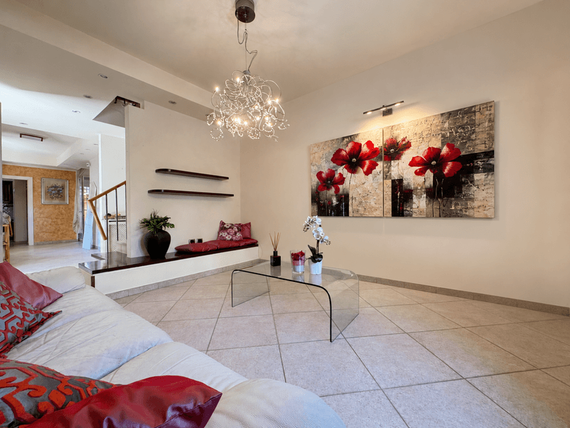 Villa trifamiliare in Ino Lombardi 55049, Viareggio