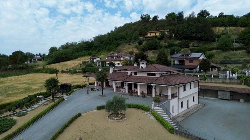Villa in Strada Vecchia d'Asti, Nizza Monferrato