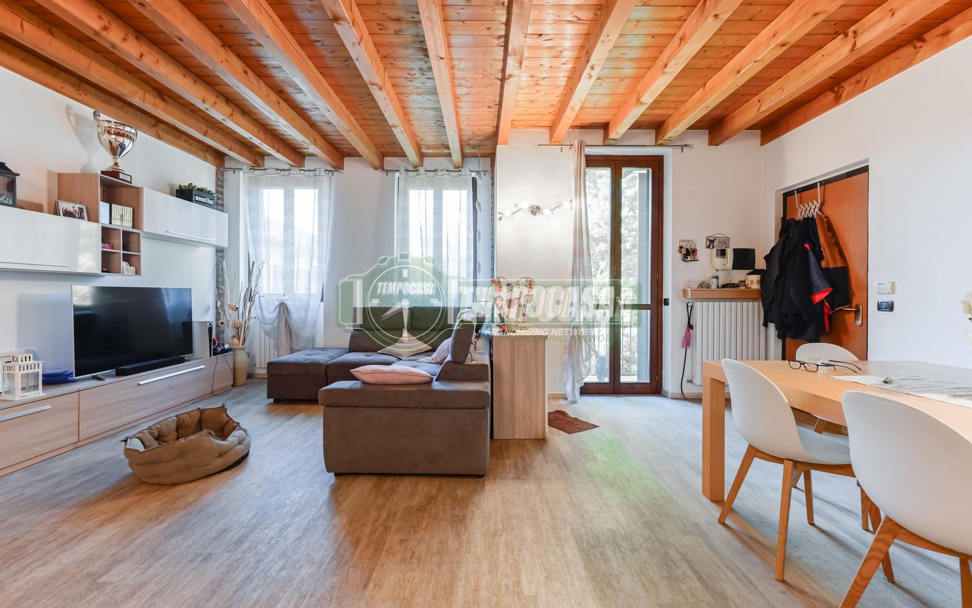 Appartamento in Via Santa Maria Molgora, Vimercate