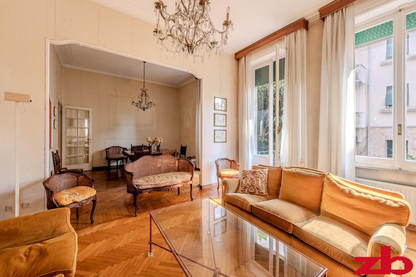 Appartamento in Via Byron, Genova