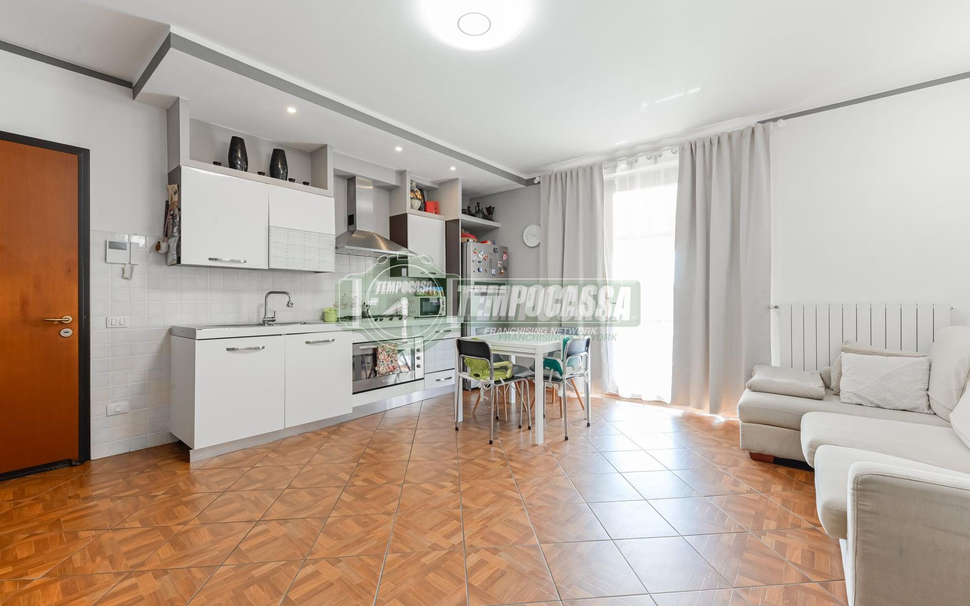 Trilocale in Via Francesco Zucco 3, Levate