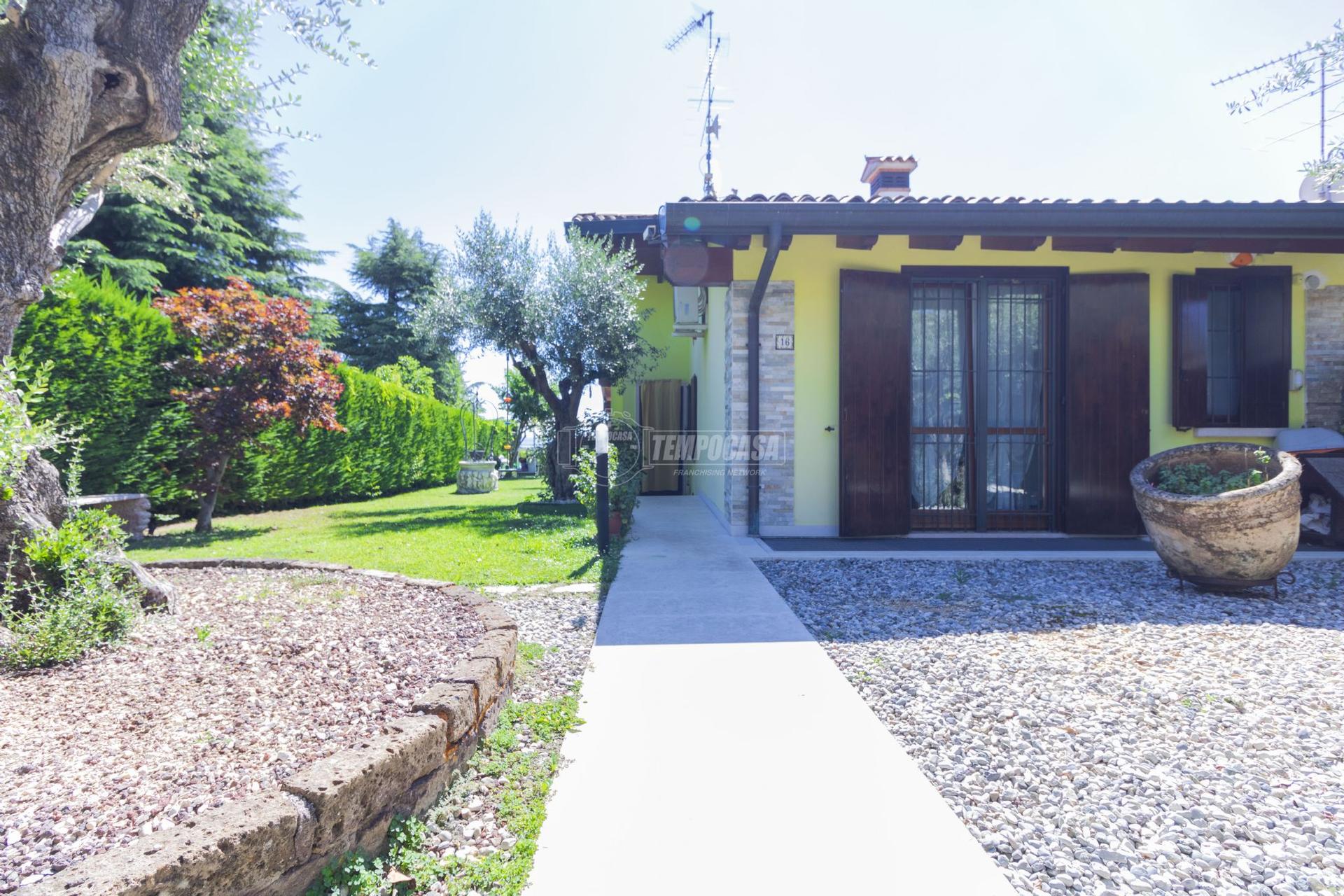 Villa in Via P. Ondei, Barcuzzi 14, Lonato del Garda