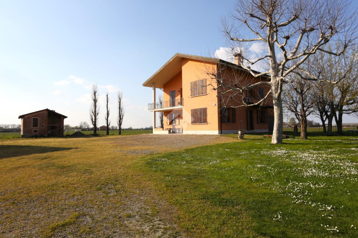 Villa in Via Garibaldi 10, Anzola dell'Emilia