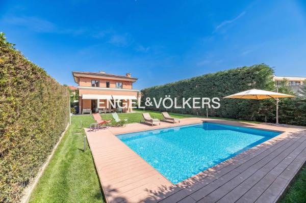 Villa in Via Roberto Ardigò 15, Monza