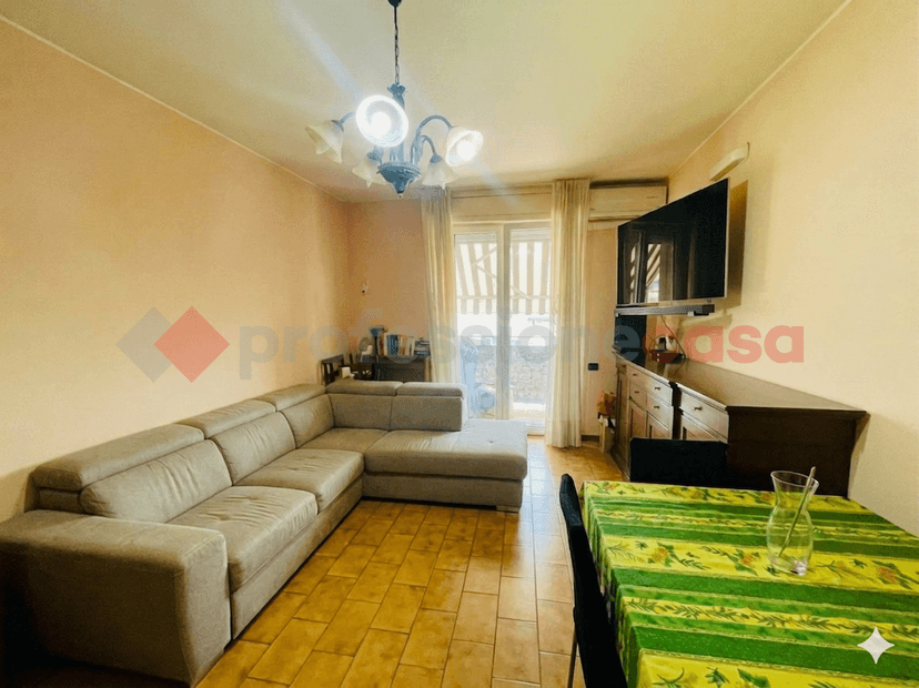 Trilocale in Via delle Vigne , Rescaldina — foto 3 di 5