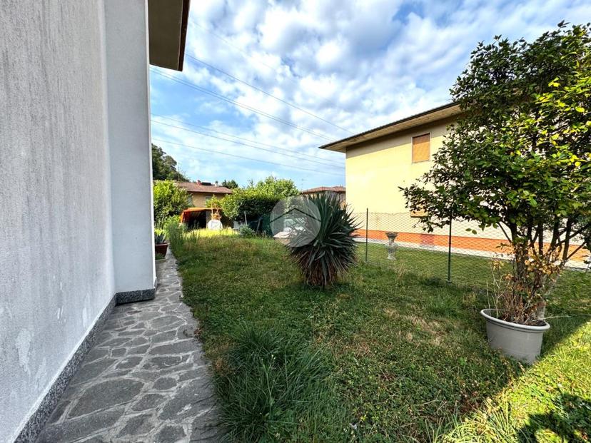 Villa in Via Dante Alighieri 8, Capriolo — foto 3 di 5