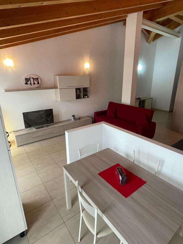 Loft in Via Aldo Moro  22, Travedona-Monate