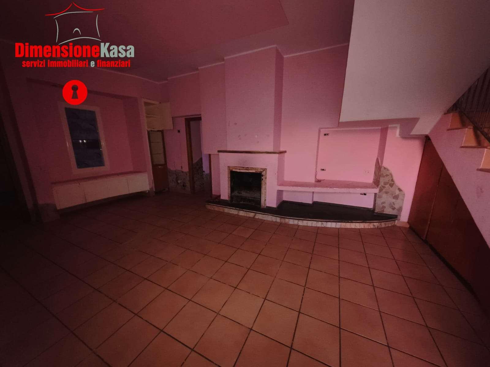 Casa indipendente in Via Napoli, San Felice a Cancello