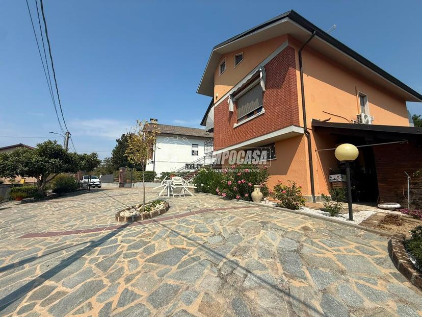 Villa in Via Borgonuovo 15, Azzano d'Asti — foto 3 di 5