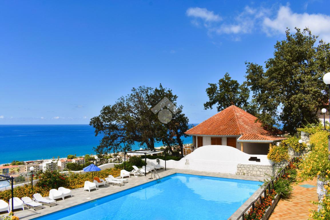 Villa in Viale Paradiso, Falconara Albanese