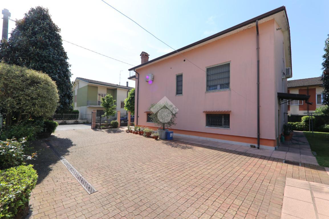 Villa in Via Solferino E San Martino 33, Roverbella