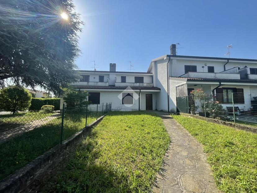 Villa a schiera in Via Sernovella 19, Verderio — foto 4 di 5