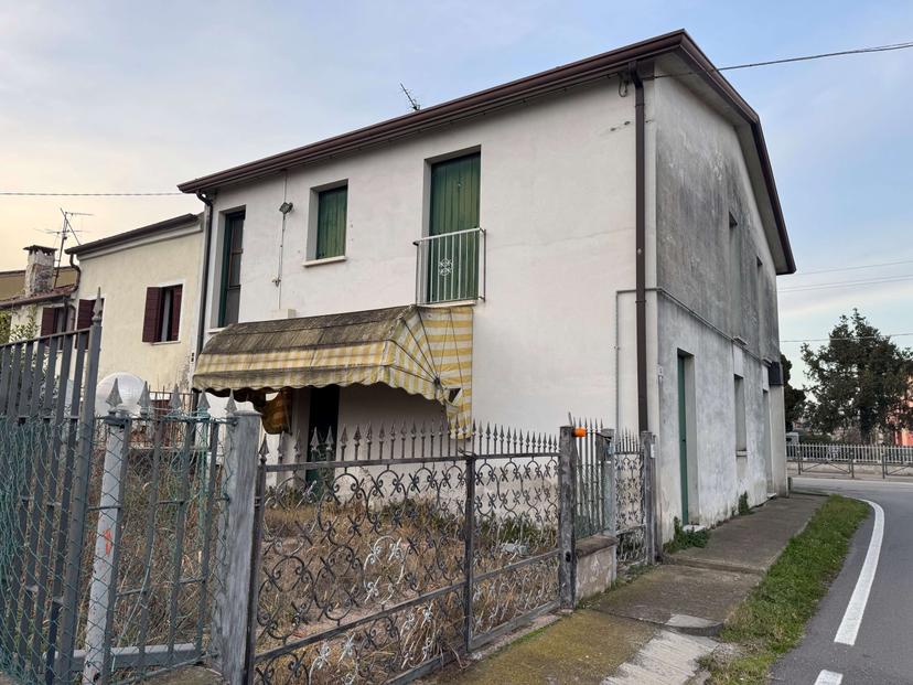 Villa bifamiliare in Via Gabelle 4, Casale di Scodosia