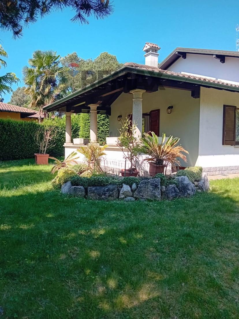 Villa in Via Brianzola 21, Carnago — foto 4 di 5