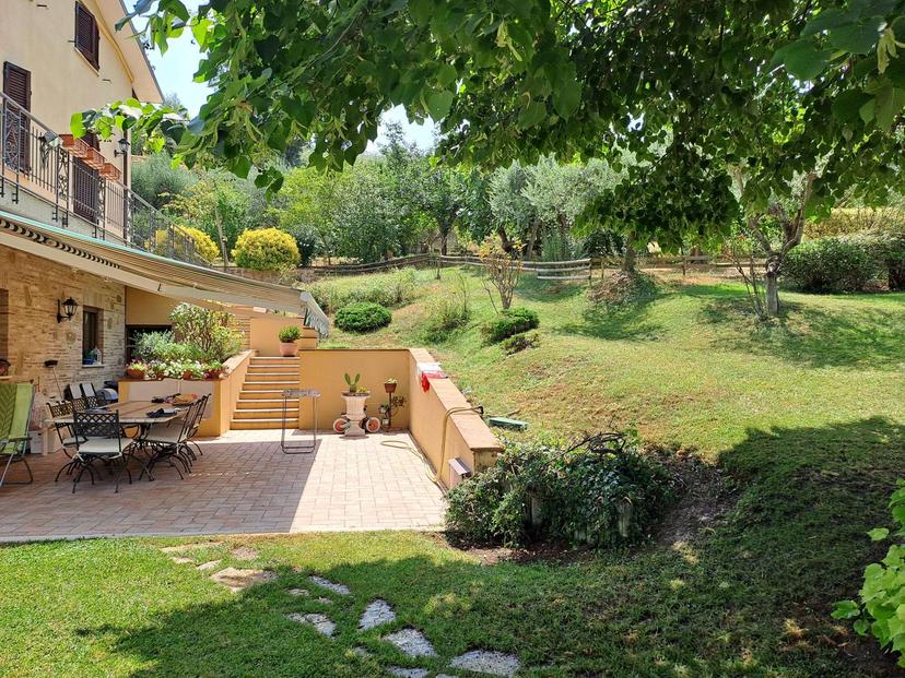 Villa bifamiliare, Torgiano