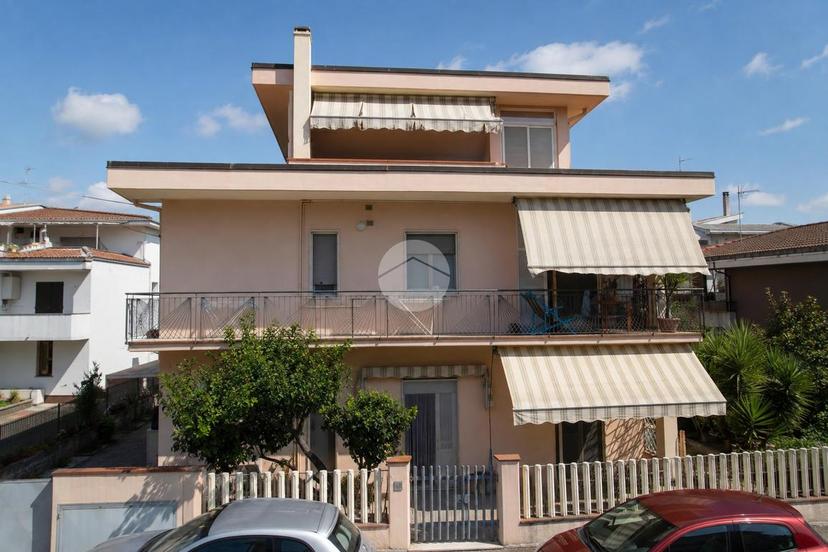 Trilocale in Via Nicolò Paganini 1, Pineto — foto 2 di 5