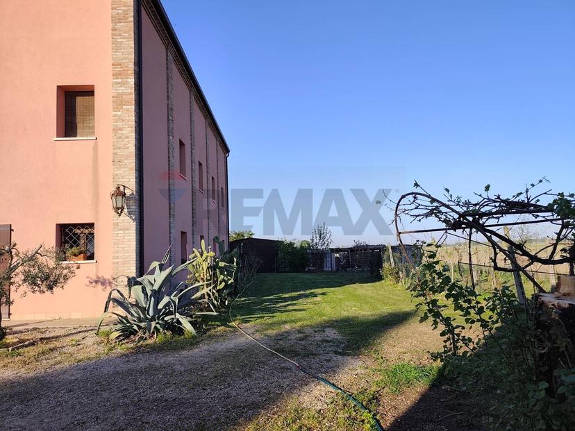 Villa in Via Madonna, Boschi 14, Poggio Renatico — foto 2 di 5