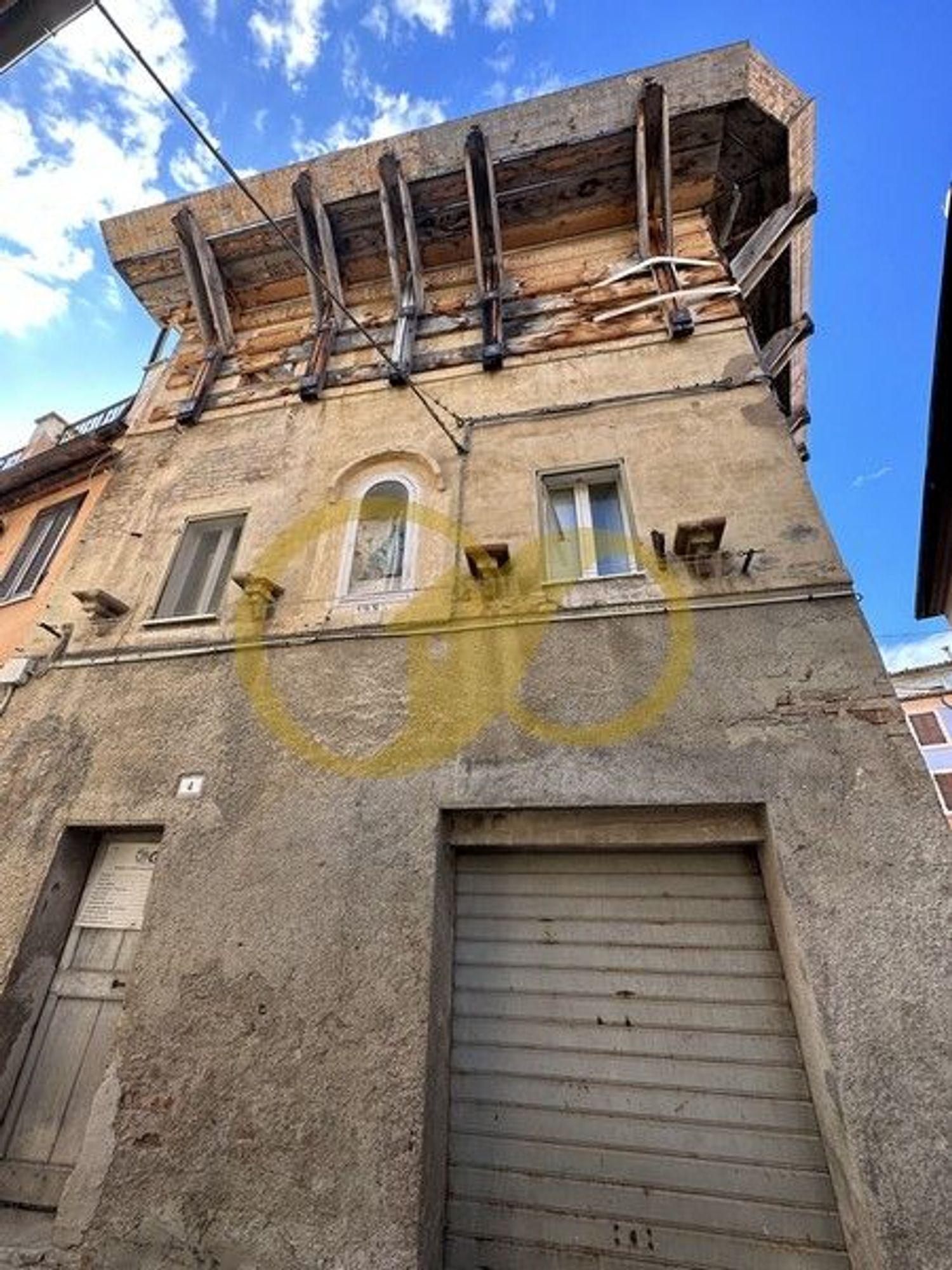 Casa indipendente in Salnitrari 14, Tolentino