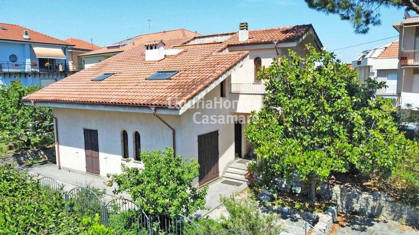 Villa in Via Ortigara, Loano — foto 2 di 5