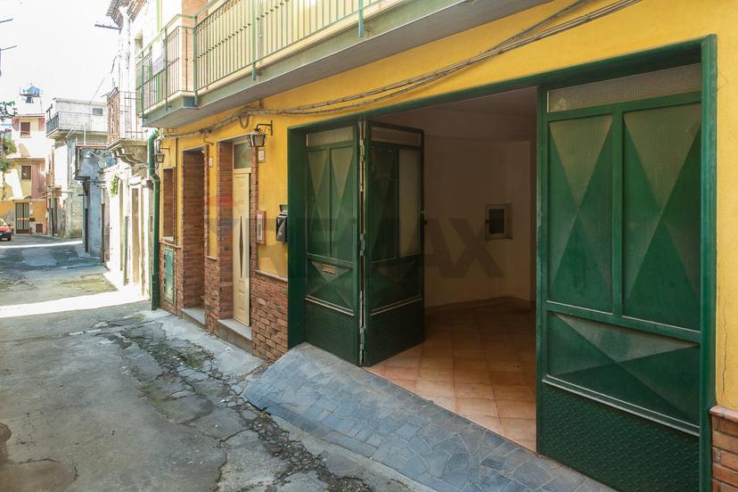 Casa indipendente in Via Antonino Uccellatore 12/14/16, Bronte — foto 4 di 5