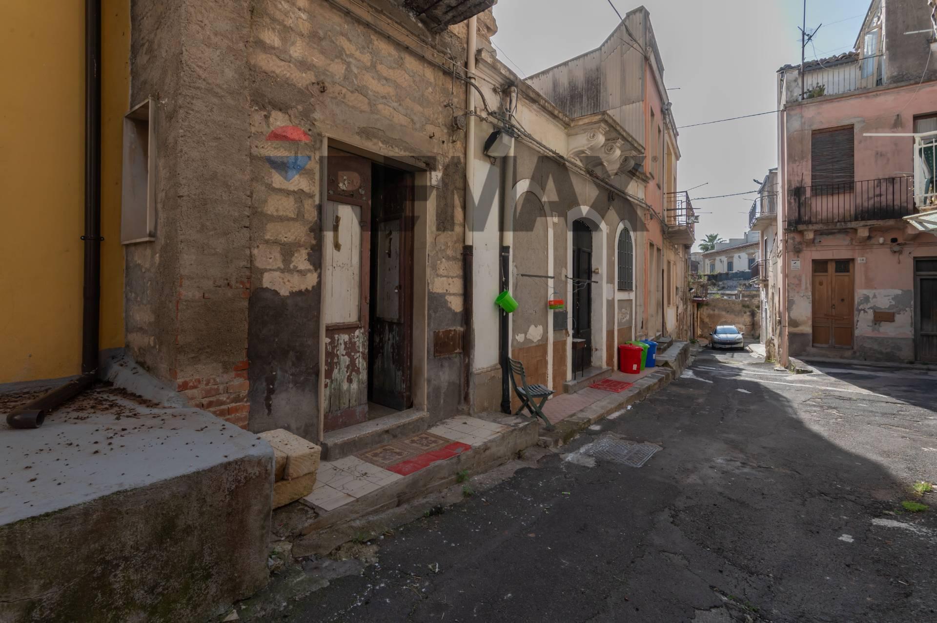 Casa indipendente in Via Nino Bixio 3, Lentini