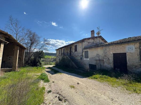 Casale in Strada Provinciale di Montemartano, Spoleto